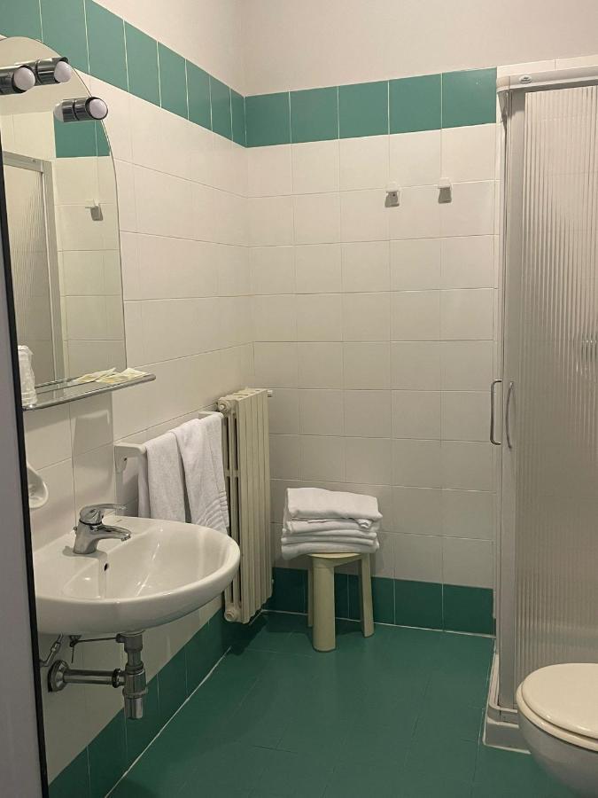 Hotel Arda Fiorenzuola ฟิโอเร็นซัวลา ดาร์ดา ภายนอก รูปภาพ