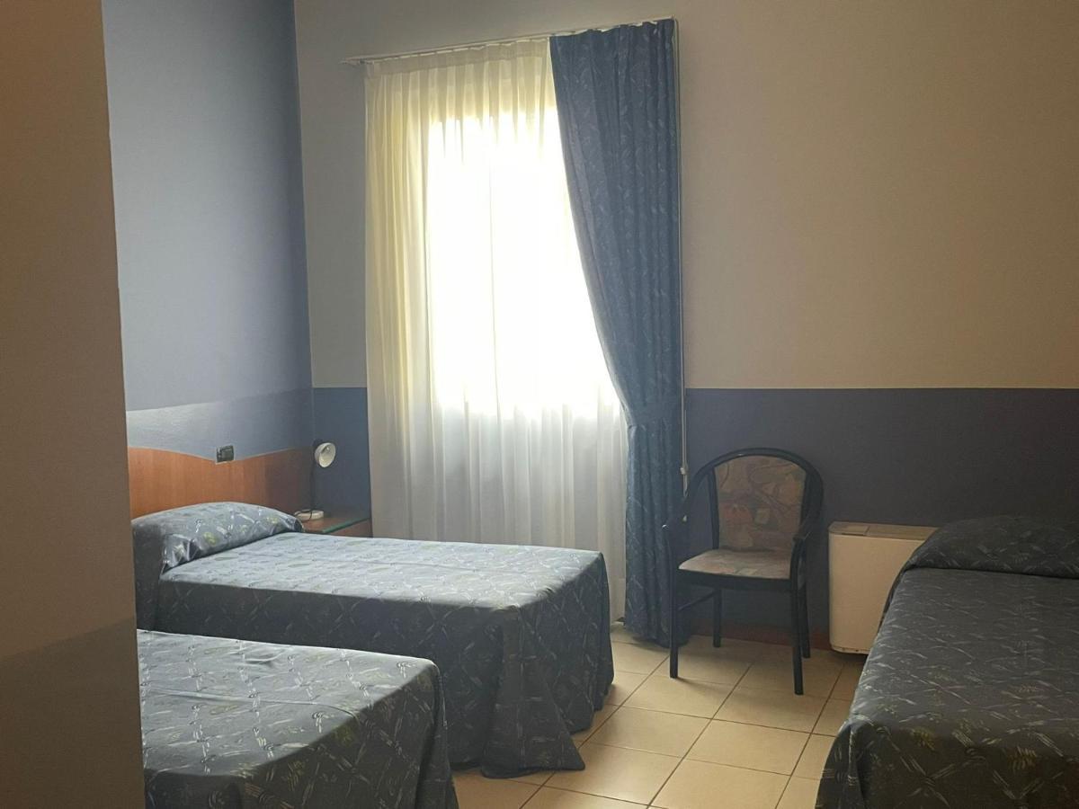 Hotel Arda Fiorenzuola ฟิโอเร็นซัวลา ดาร์ดา ภายนอก รูปภาพ