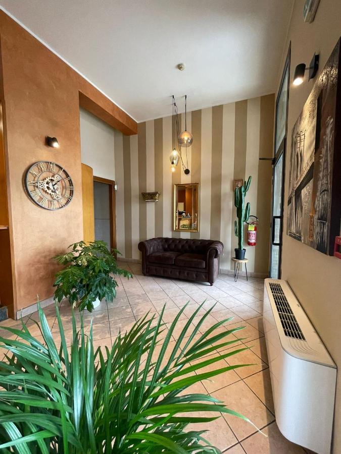 Hotel Arda Fiorenzuola ฟิโอเร็นซัวลา ดาร์ดา ภายนอก รูปภาพ