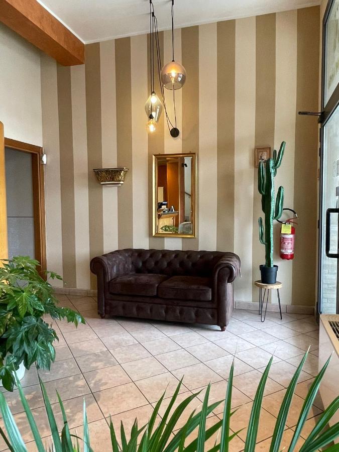 Hotel Arda Fiorenzuola ฟิโอเร็นซัวลา ดาร์ดา ภายนอก รูปภาพ