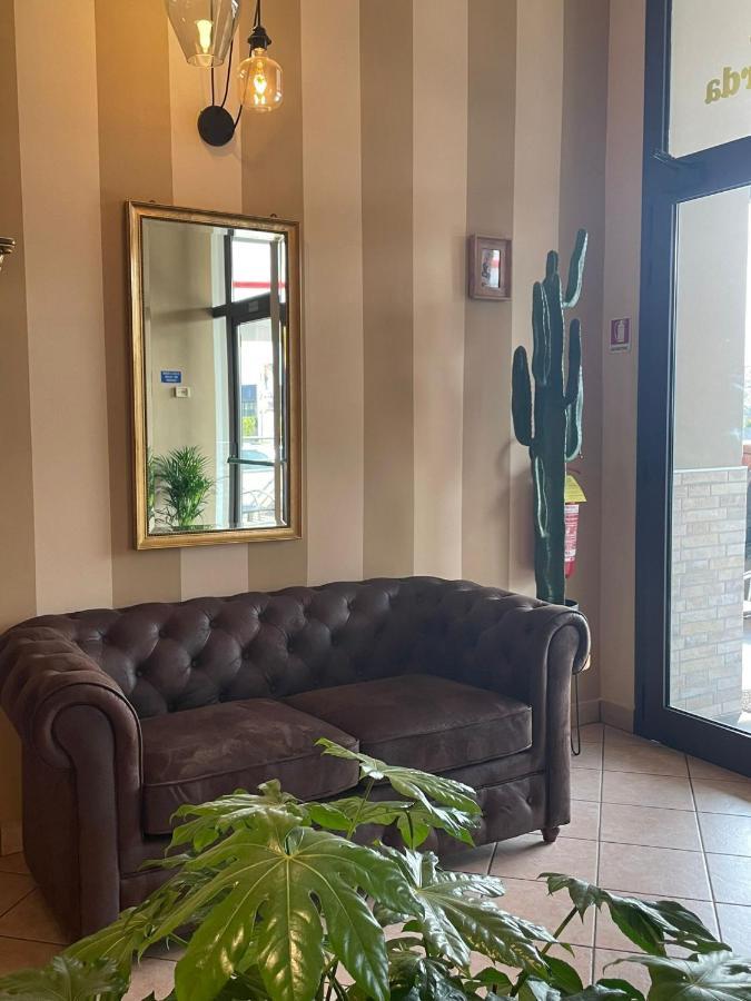 Hotel Arda Fiorenzuola ฟิโอเร็นซัวลา ดาร์ดา ภายนอก รูปภาพ