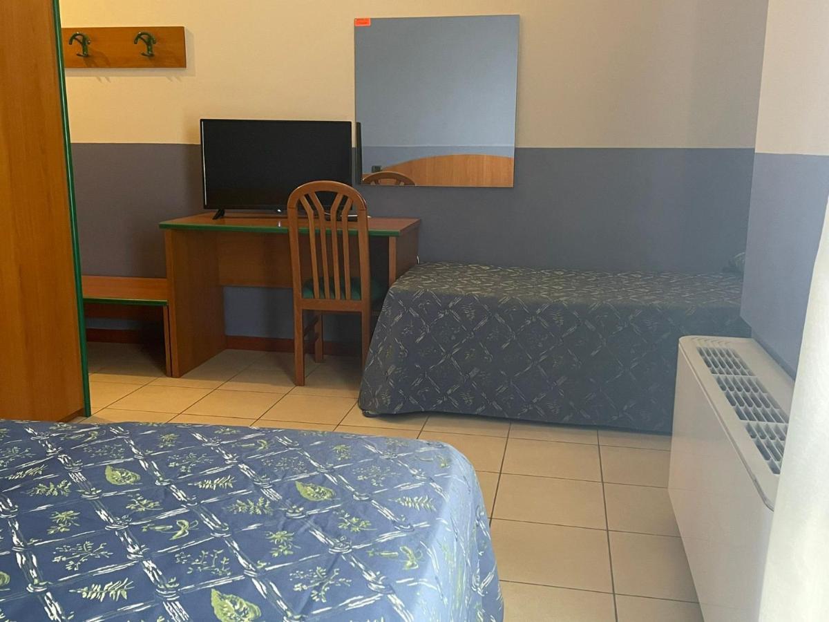 Hotel Arda Fiorenzuola ฟิโอเร็นซัวลา ดาร์ดา ภายนอก รูปภาพ