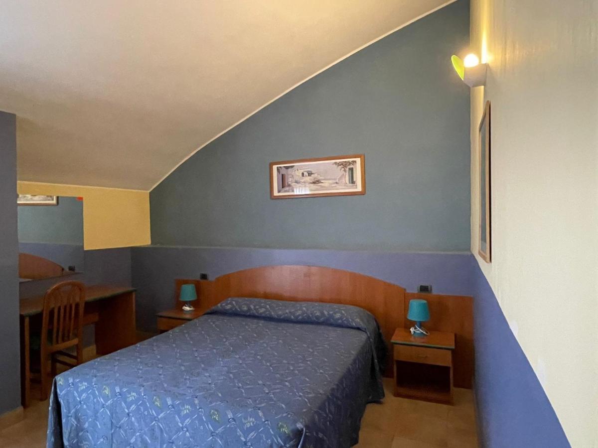 Hotel Arda Fiorenzuola ฟิโอเร็นซัวลา ดาร์ดา ภายนอก รูปภาพ