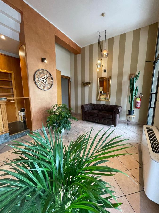 Hotel Arda Fiorenzuola ฟิโอเร็นซัวลา ดาร์ดา ภายนอก รูปภาพ