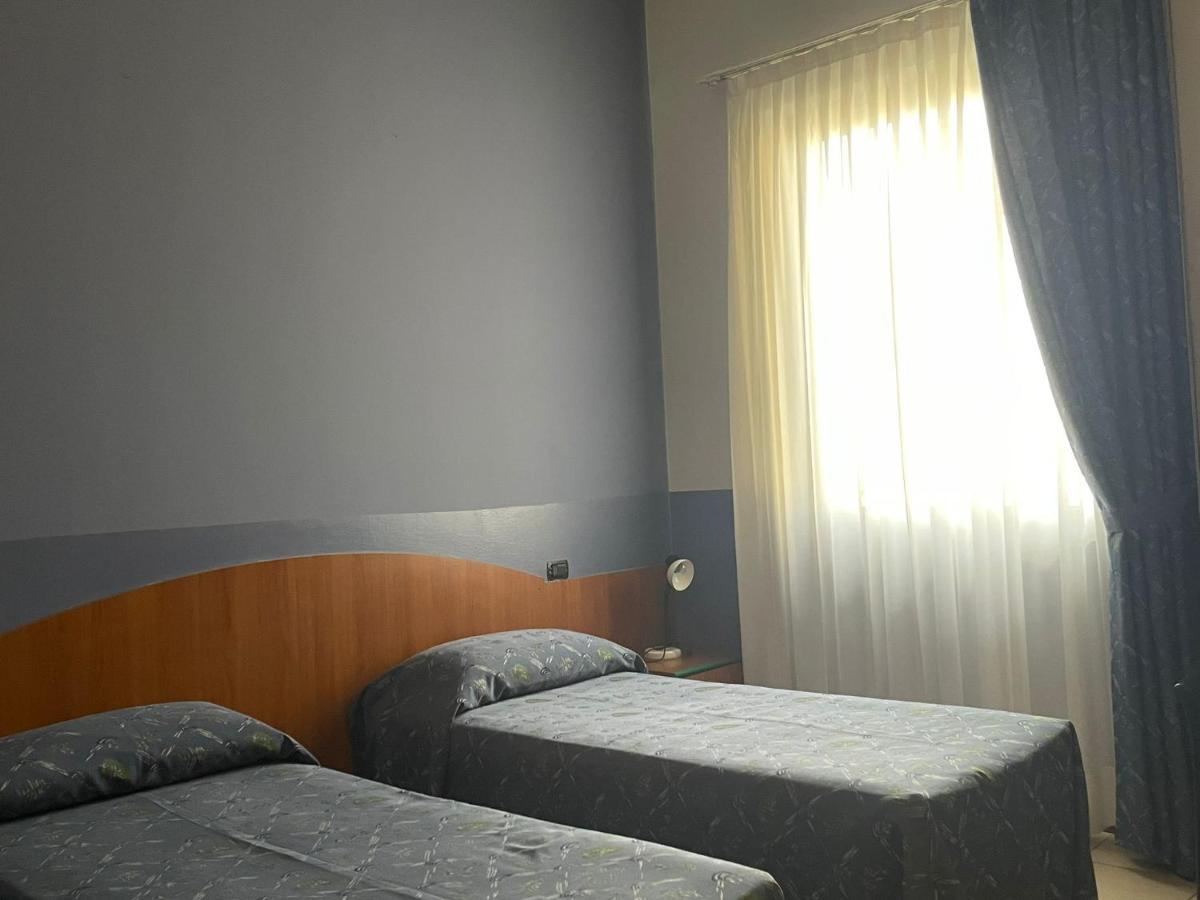 Hotel Arda Fiorenzuola ฟิโอเร็นซัวลา ดาร์ดา ภายนอก รูปภาพ