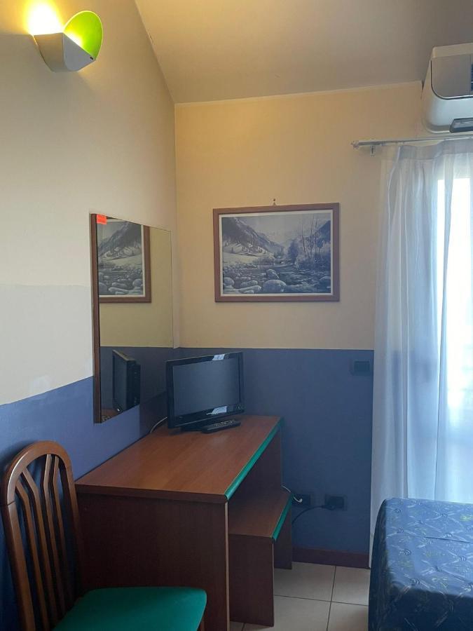 Hotel Arda Fiorenzuola ฟิโอเร็นซัวลา ดาร์ดา ภายนอก รูปภาพ