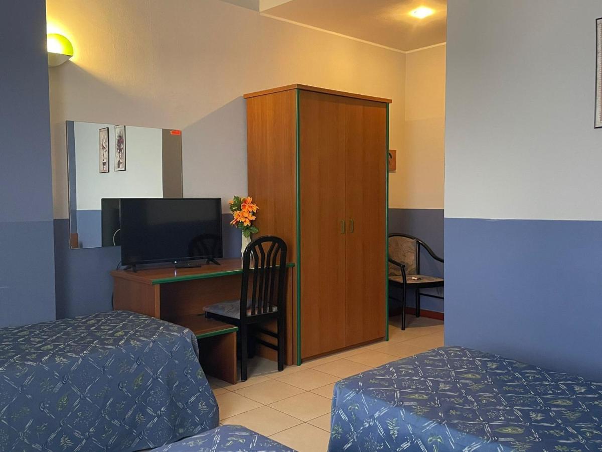 Hotel Arda Fiorenzuola ฟิโอเร็นซัวลา ดาร์ดา ภายนอก รูปภาพ