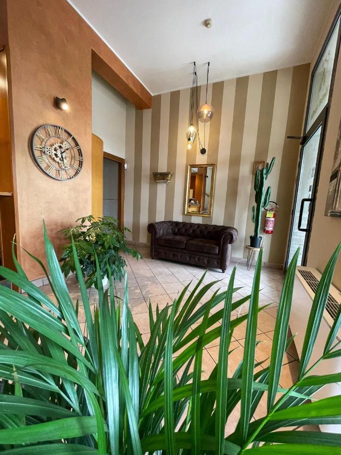 Hotel Arda Fiorenzuola ฟิโอเร็นซัวลา ดาร์ดา ภายนอก รูปภาพ