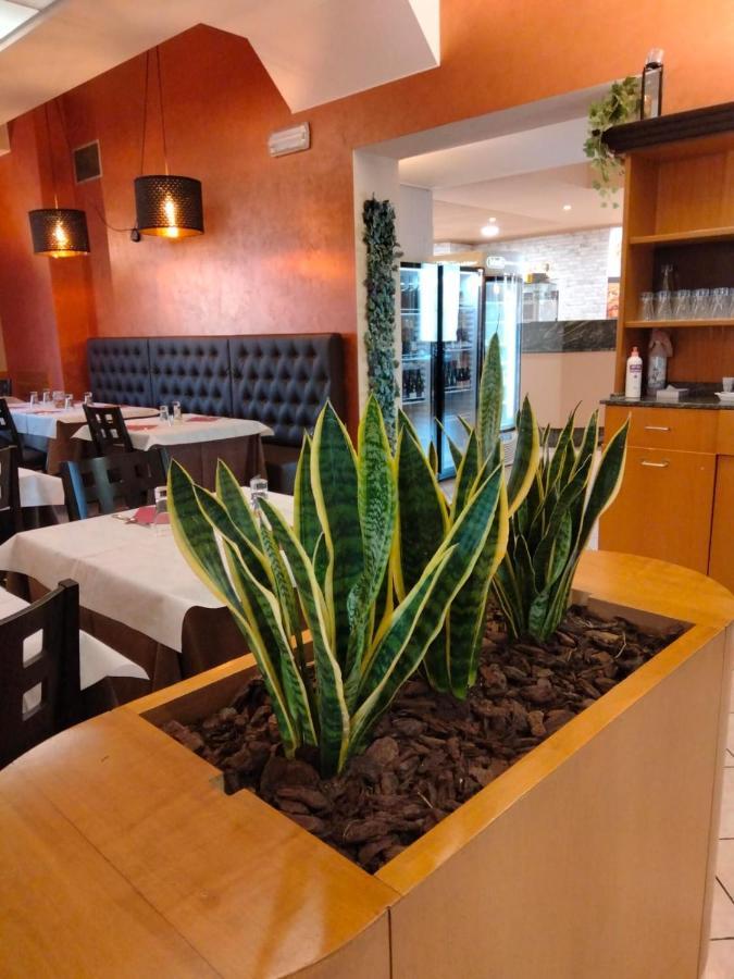 Hotel Arda Fiorenzuola ฟิโอเร็นซัวลา ดาร์ดา ภายนอก รูปภาพ